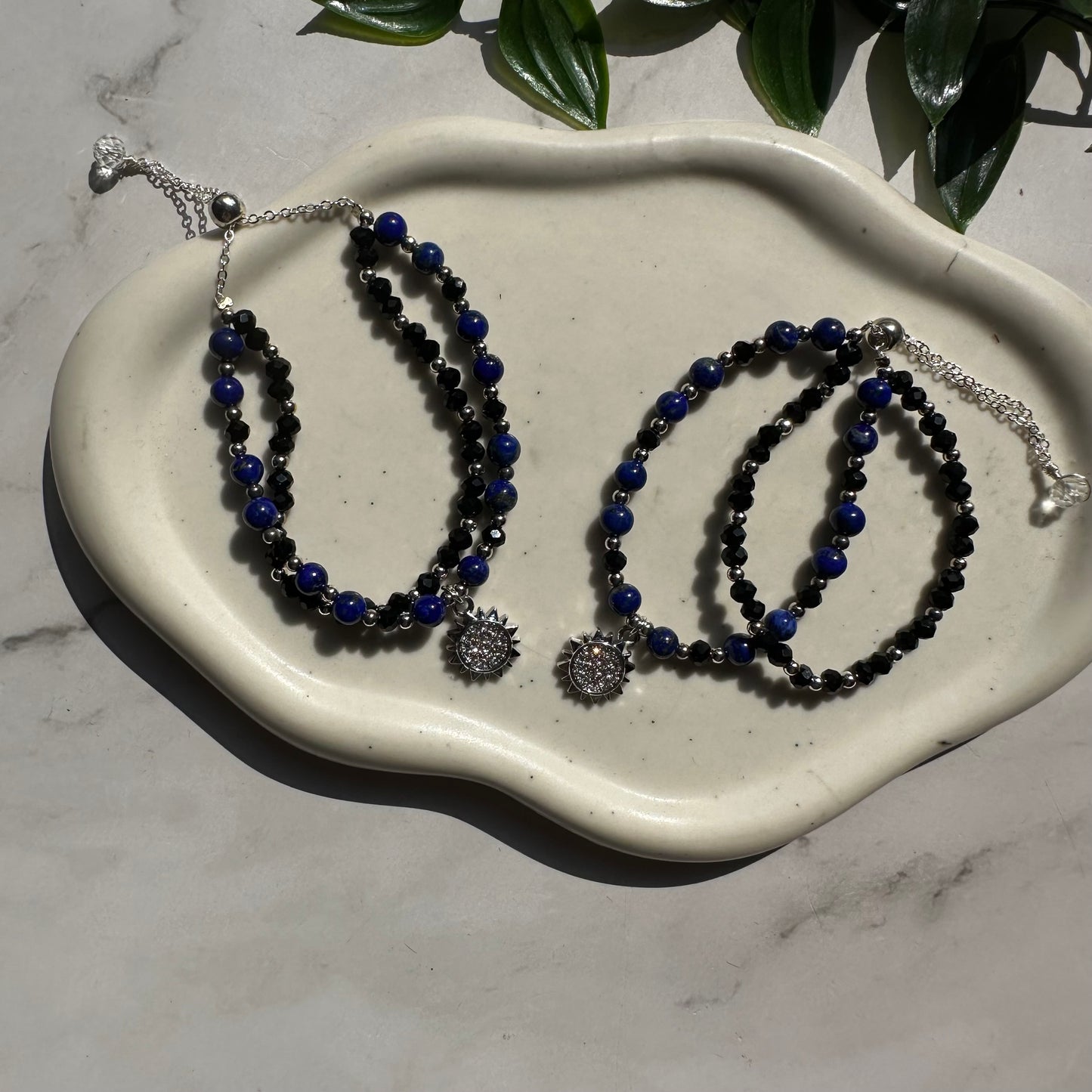 Bracciale Charm Sole Lapislazzuli e Spinello nero