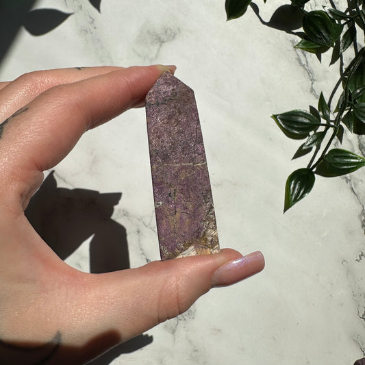 Obelisco in Purpurite